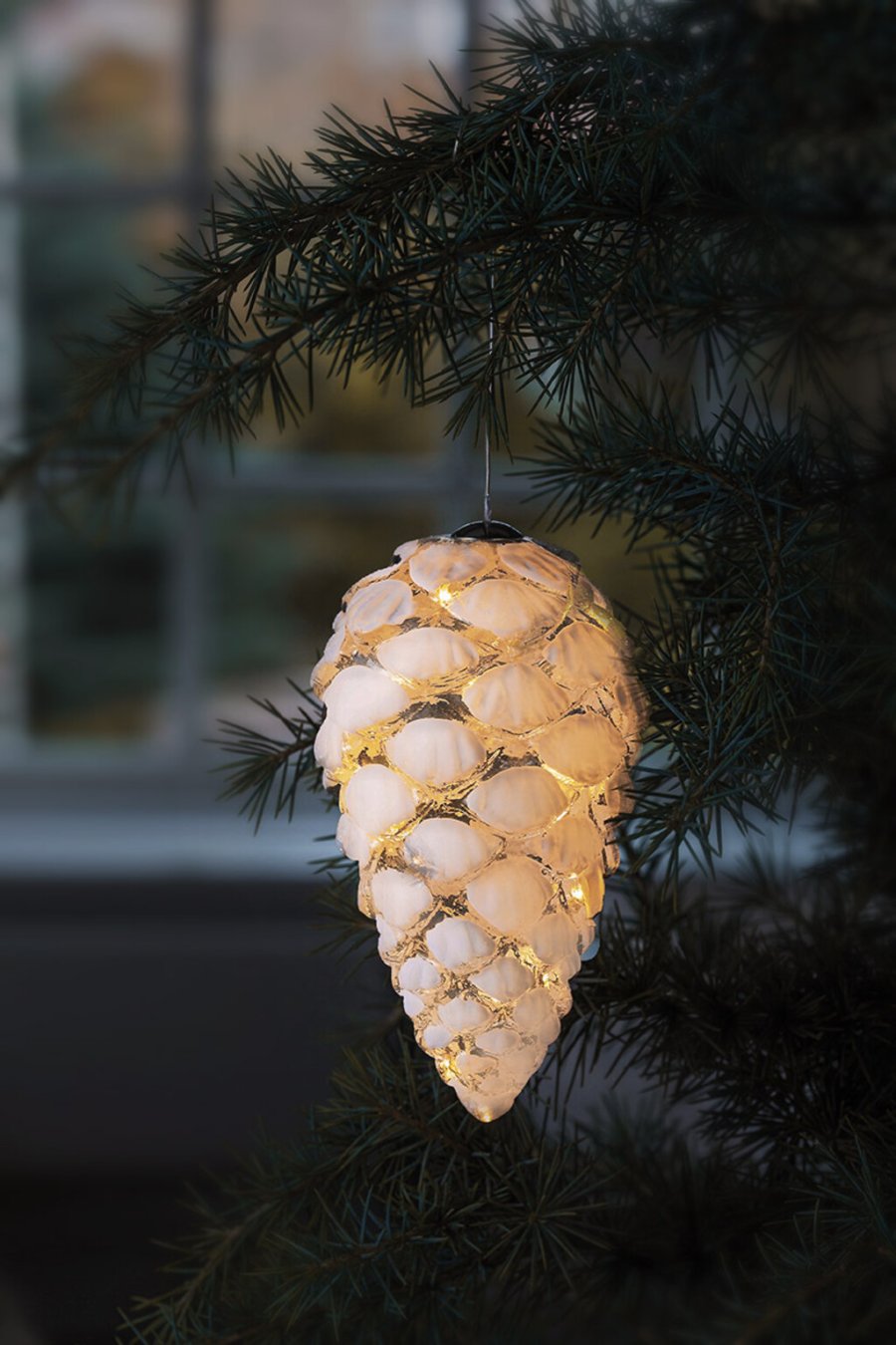 Sirius Celina Lysdekoration Kogle H12 cm, Snehvid