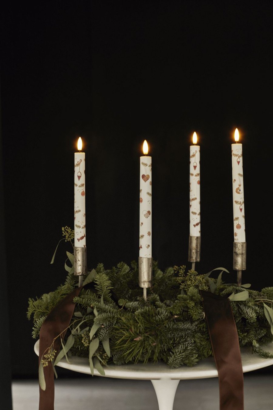 Sirius Mie Stabkerzen LED 2er Set 2/H22 cm, Weihnachtsmotiv