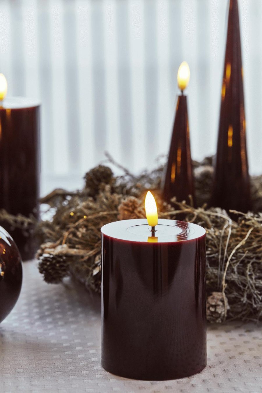 Sirius Sille Stumpenkerze LED 7,5/H10 cm, Bordeaux