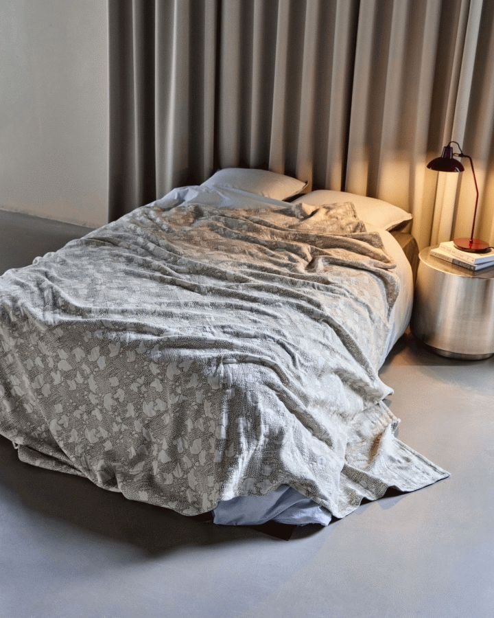 House Doctor Mori Senget�ppe 250x250 cm, R�hvid/Kakifarvet