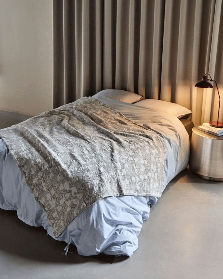 House Doctor Mori Senget�ppe 140x220 cm, R�hvid/Kakifarvet