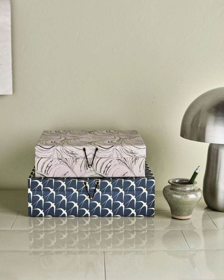 House Doctor Keep Opbevaringsbokse 2 stk, Lyser�d/M�rkebl�