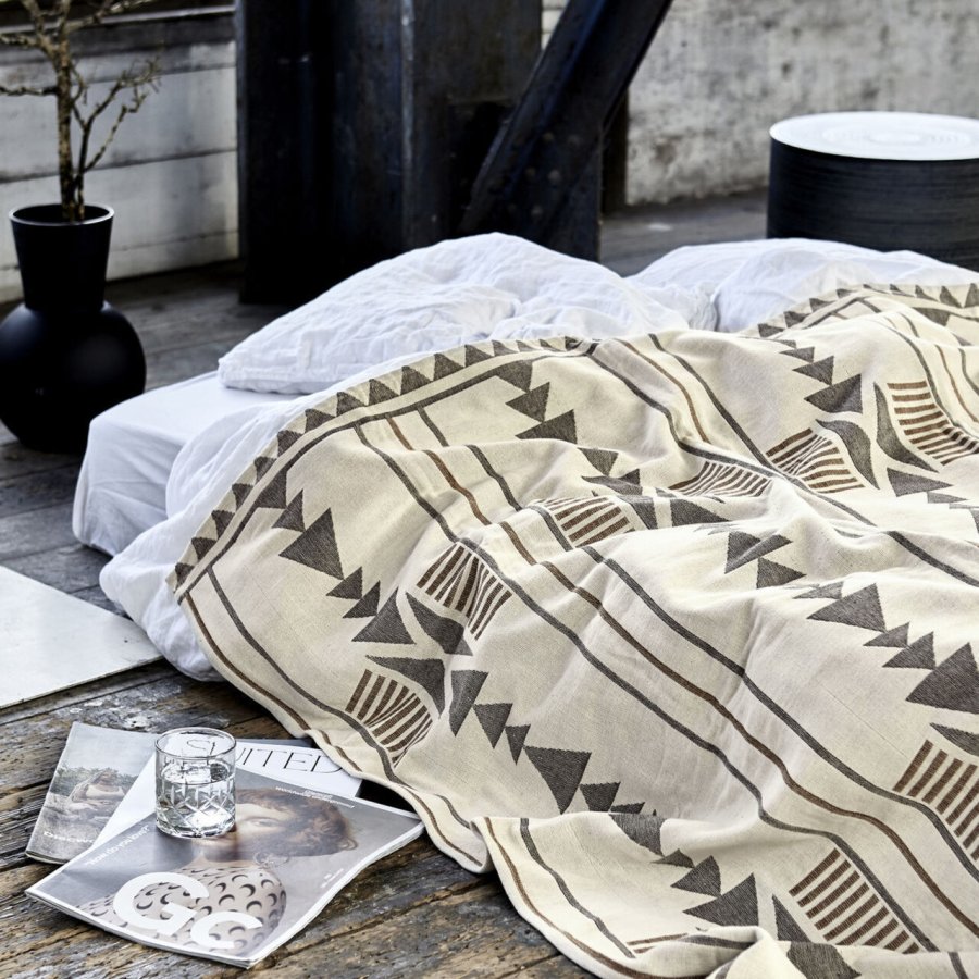 House Doctor Senget�ppe Tribe, Sand