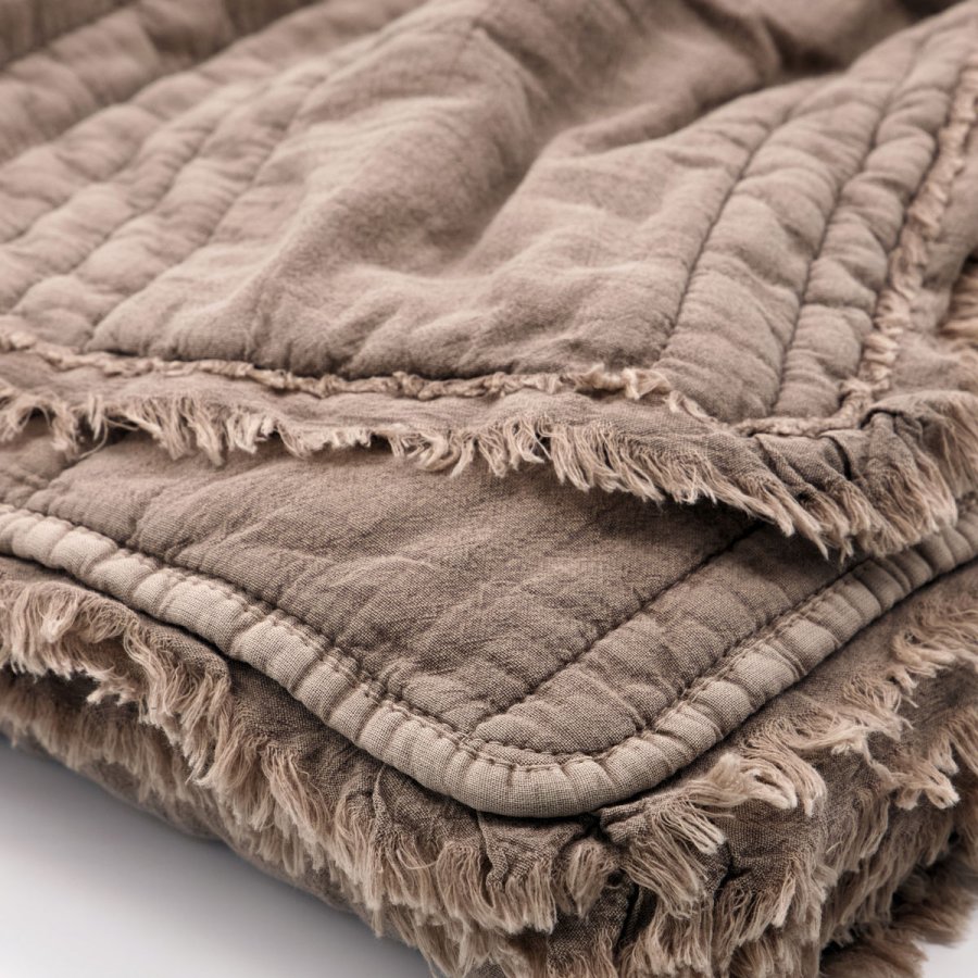 House Doctor Ruffle Quilt 180x130 cm, Lysebrun