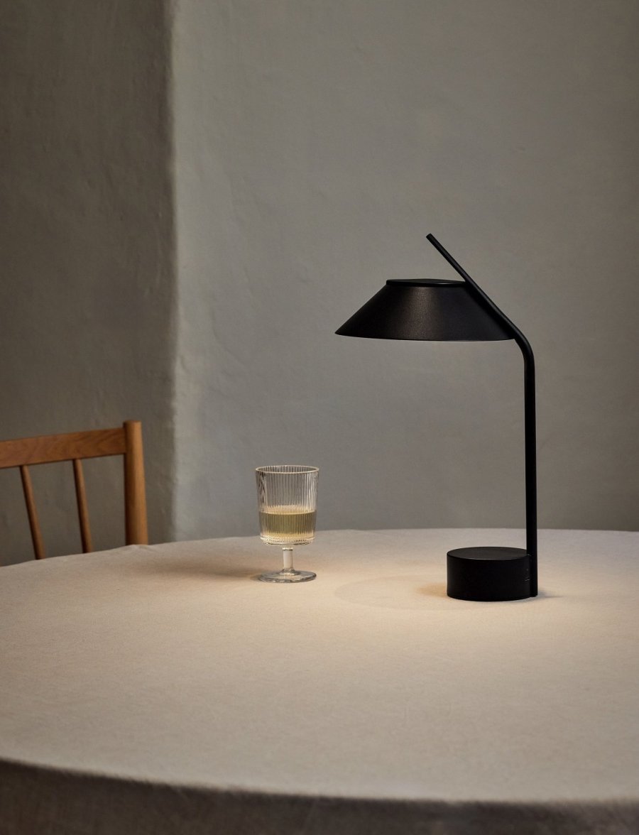 Stelton Vinkel Tr�dl�s Lampe LED H41,5 cm, Sort