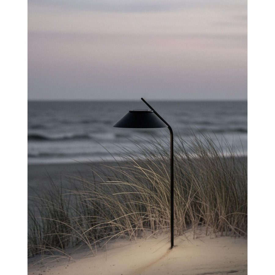 Stelton Vinkel Solcellelampe p� Spyd LED, Sort
