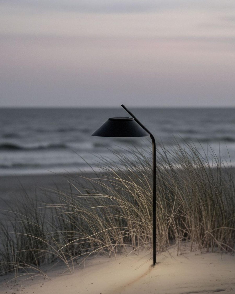 Stelton Vinkel Solcellelampe p� Spyd LED, Sort
