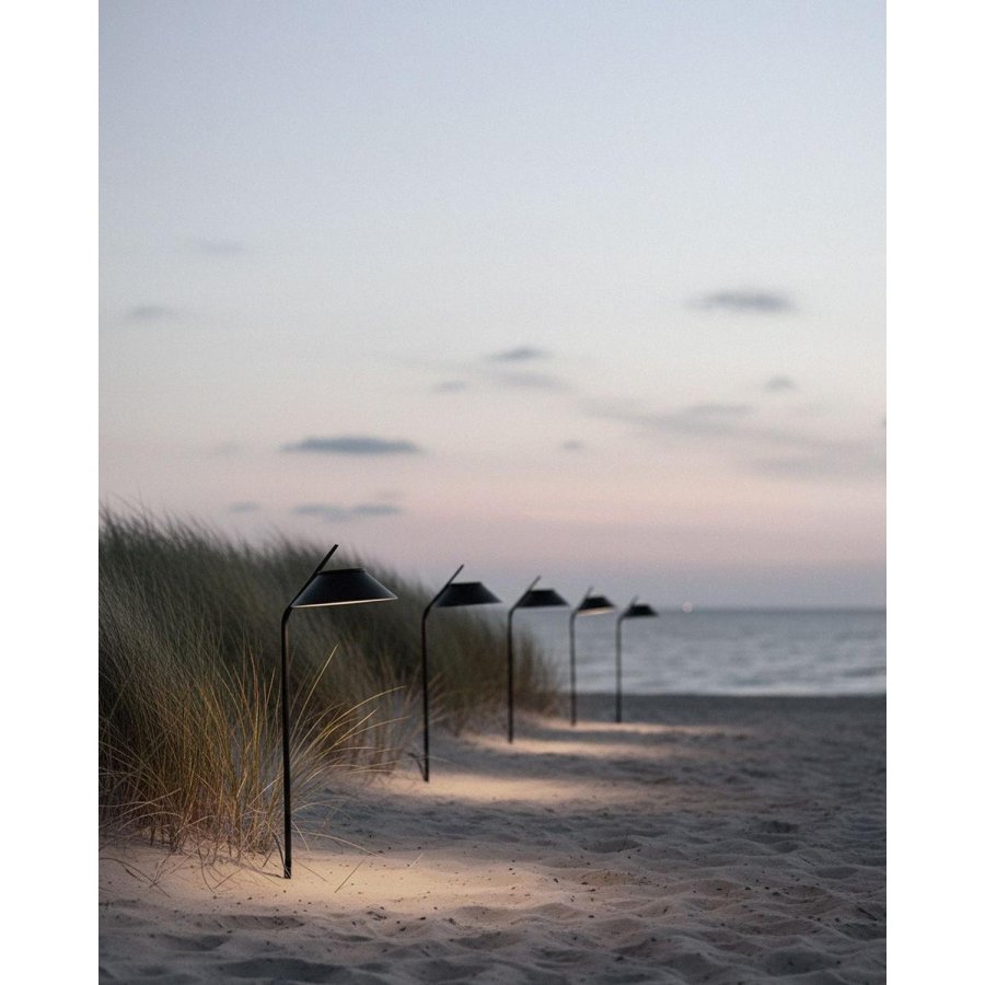 Stelton Vinkel Solcellelampe p� Spyd LED, Sort