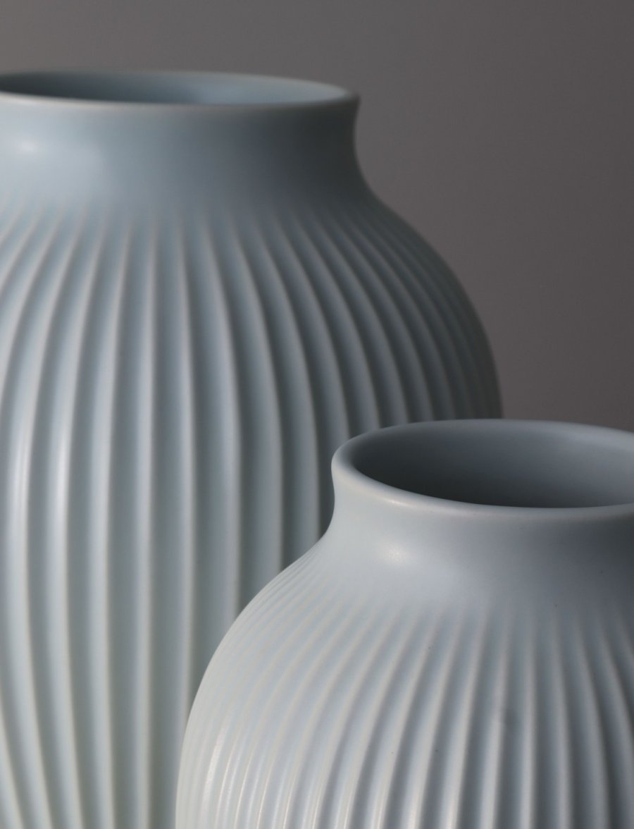 Knabstrup Keramik Ripple Vase H27 cm, Mat Ice Blue