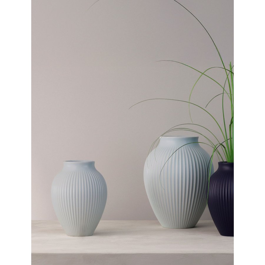 Knabstrup Keramik Ripple Vase H27 cm, Mat Ice Blue
