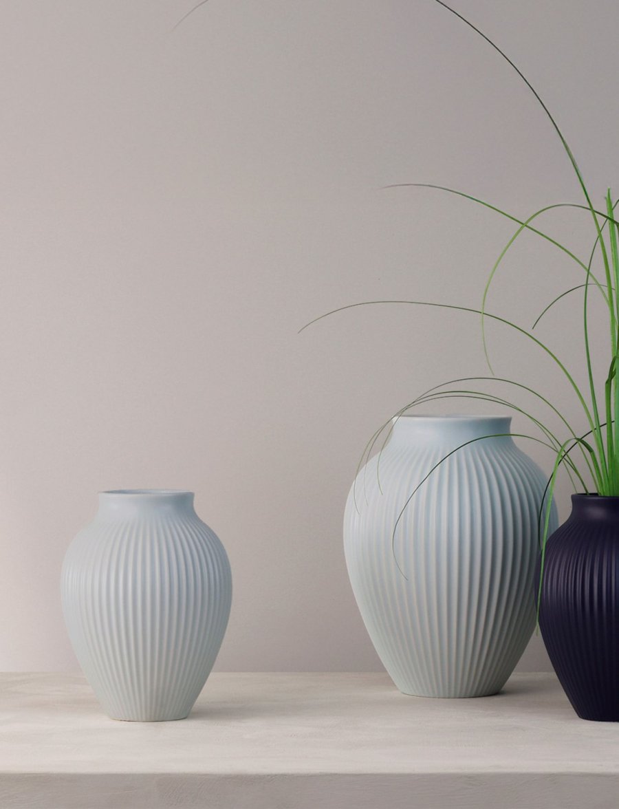 Knabstrup Keramik Ripple Vase H27 cm, Mat Ice Blue