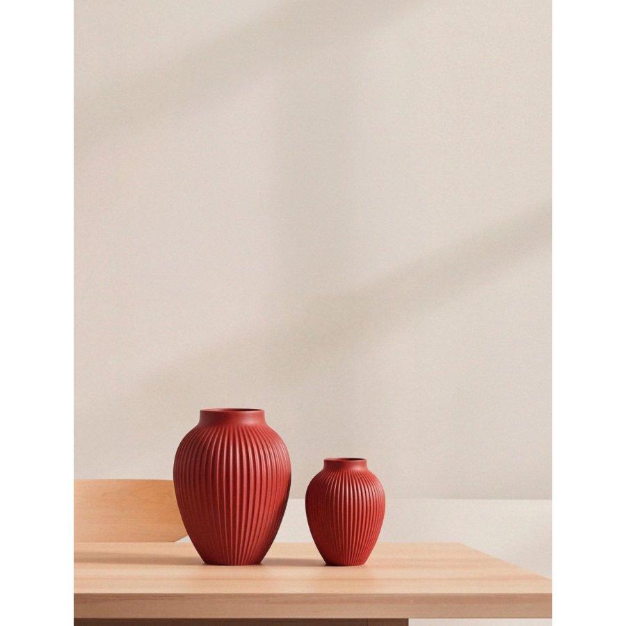 Knabstrup Keramik Ripple Vase H20 cm, Soft Cherry Red