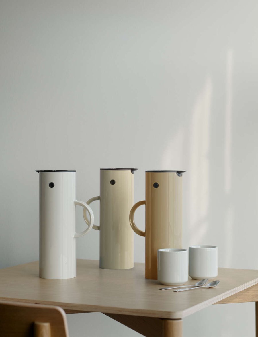 Stelton EM77 Thermoskanne 1 L, Warm Sand