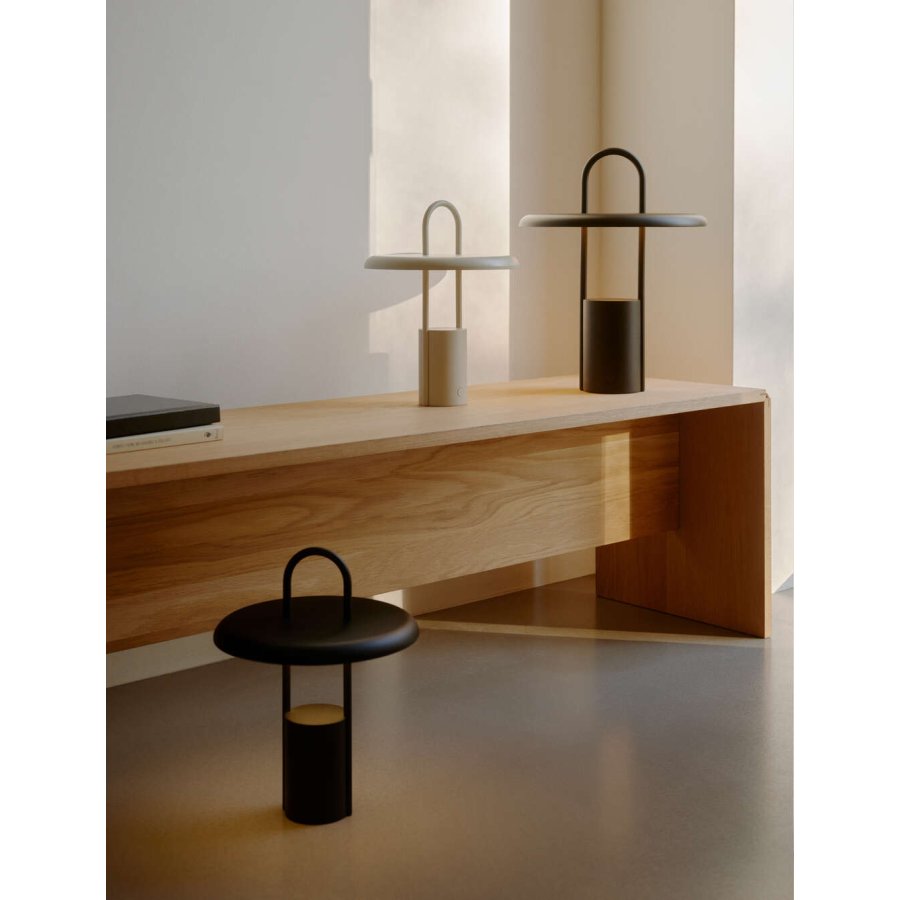 Stelton Pier Tragbare Tischleuchte H33,5 cm, Schwarz