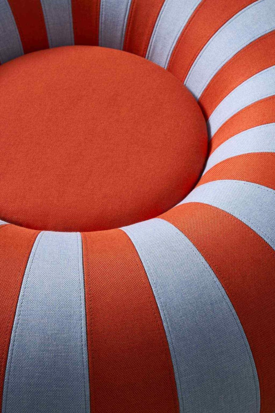 Studio About Float Puf 100 cm, Bl/Rd