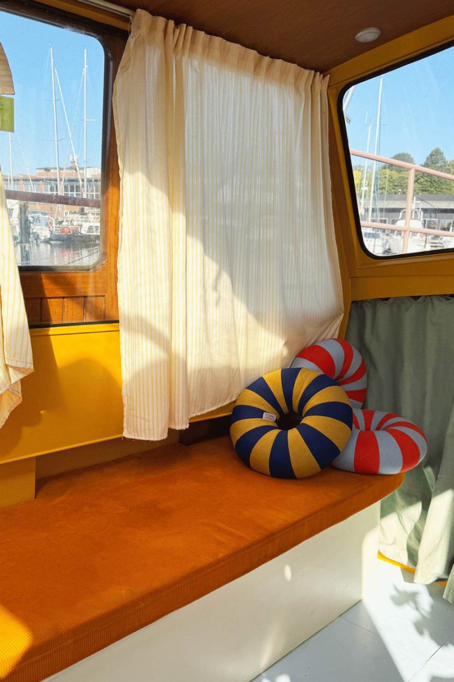 Studio About Float Kissen 40 cm, Dunkelblau/Ocker