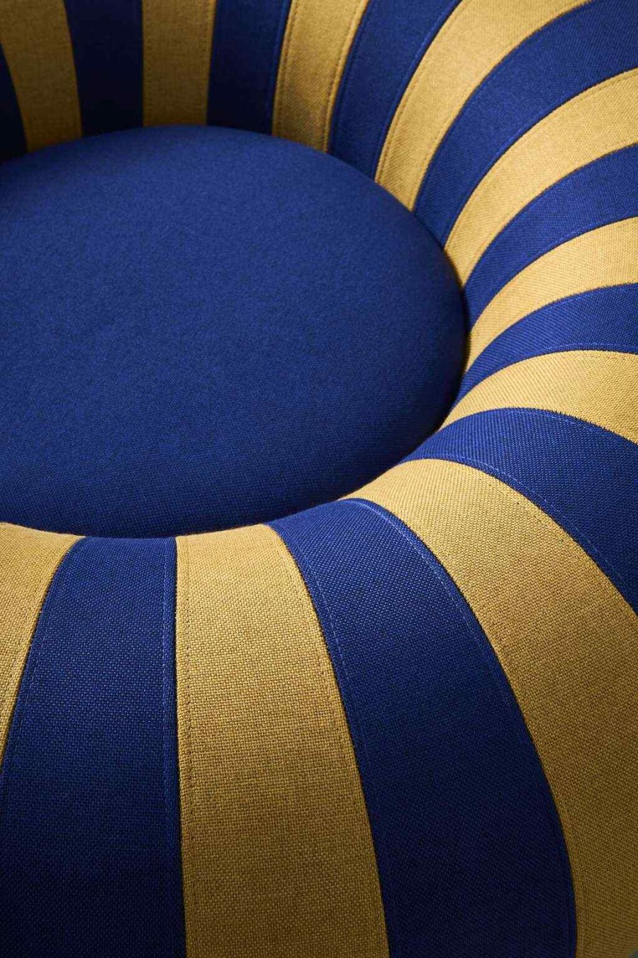 Studio About Float Pouf 80 cm, Dunkelblau/Ocker