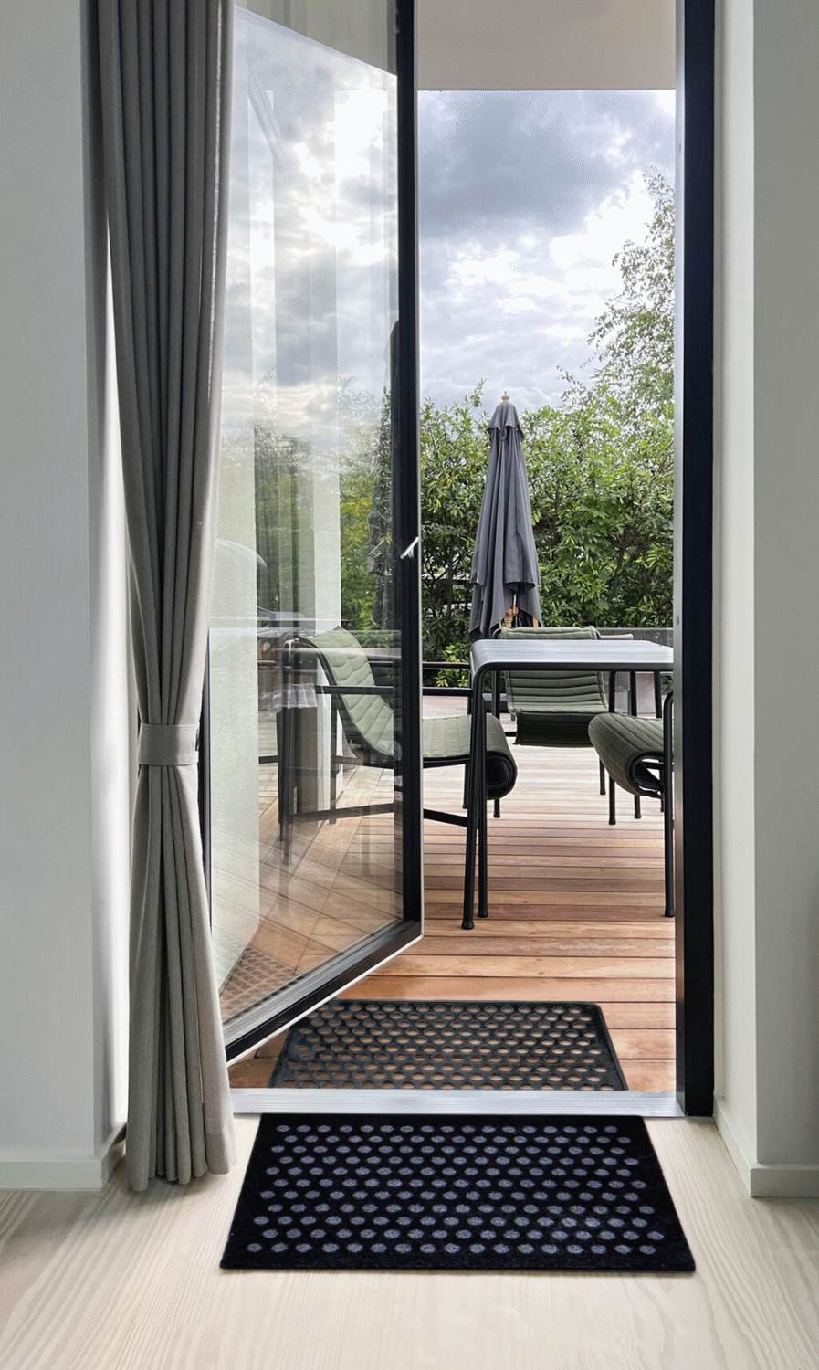 Tica Copenhagen Dot Schmutzfangmatte 40x60 cm, Schwarz