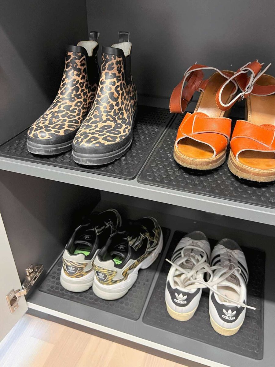 Tica Copenhagen Dot Gummimatte f&uuml;r Schuhregal 2er Set 26x31 cm, Schwarz