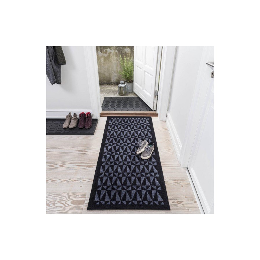 Tica Copenhagen Trekant Skobakke 38x88 cm, Sort
