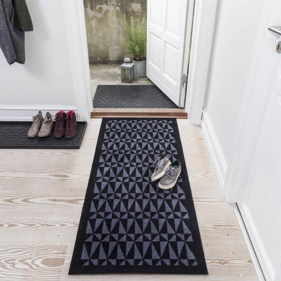 Tica Copenhagen Trekant Skobakke 38x88 cm, Sort