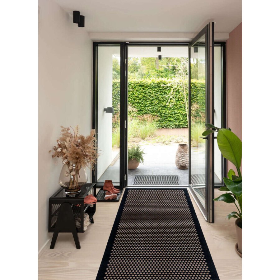 Tica Copenhagen Dot Matte 100x300 cm, Schwarz/Sand