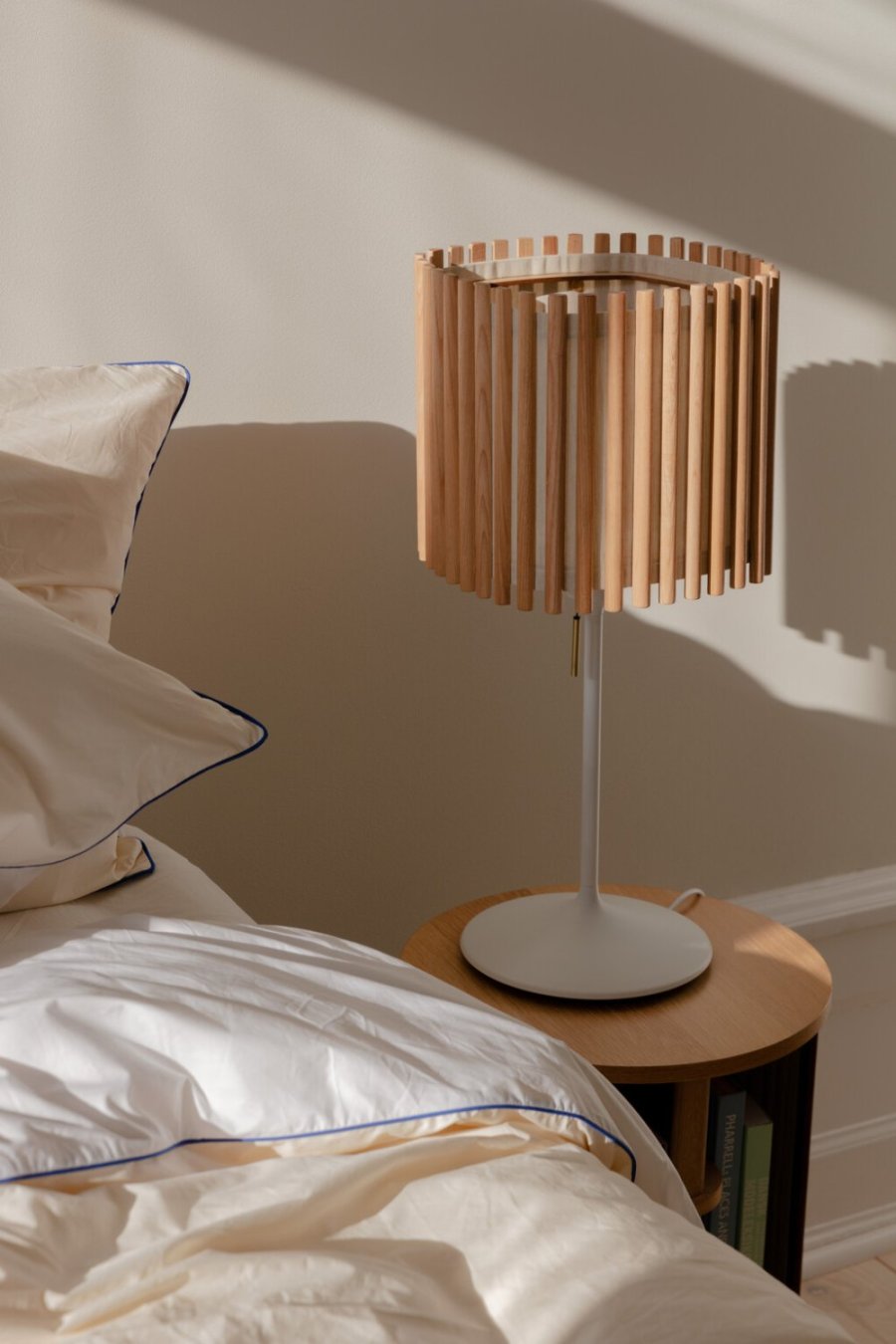 UMAGE Komorebi Square Bordlampe H68 cm, Hvid/Eg