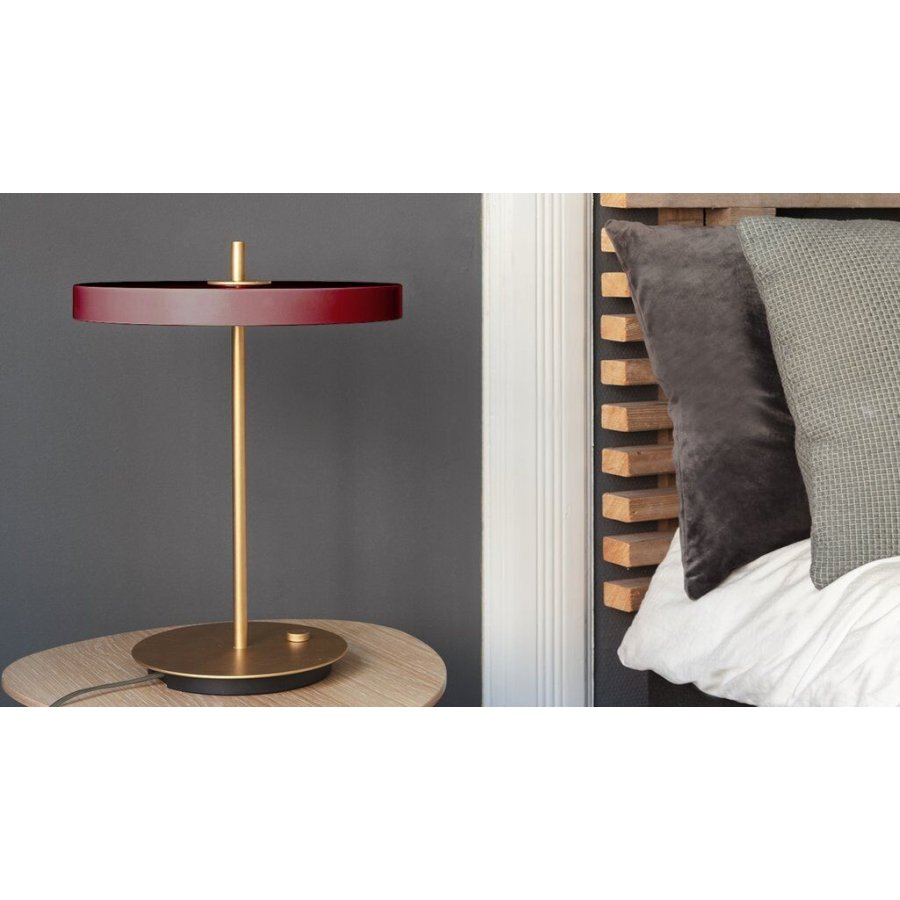 UMAGE Asteria Bordlampe H30 cm, Ruby Red