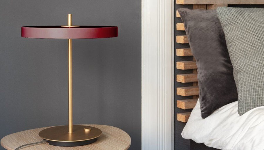 UMAGE Asteria Bordlampe H30 cm, Ruby Red