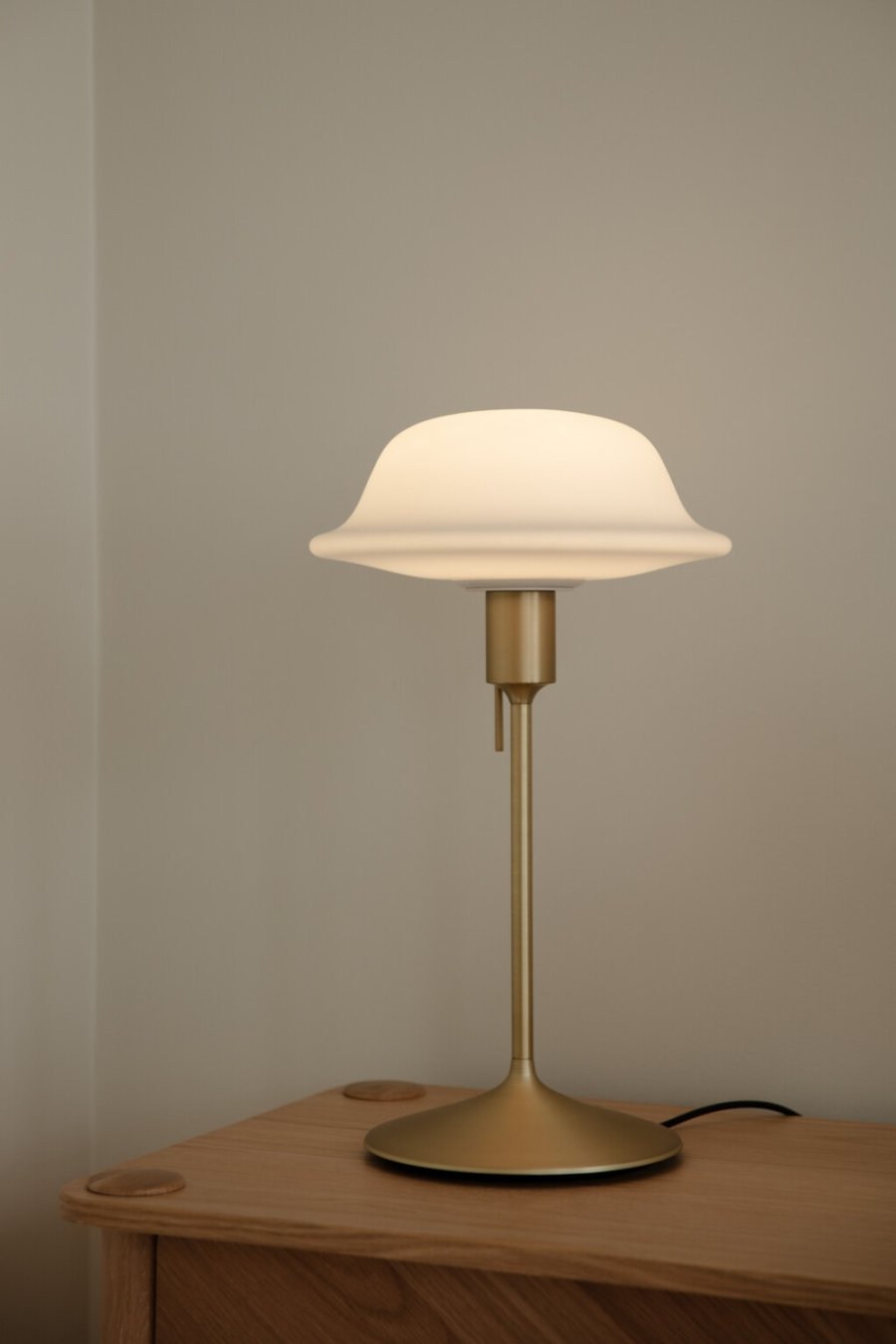 UMAGE Butler Bordlampe H54,9 cm, B�rstet Messing
