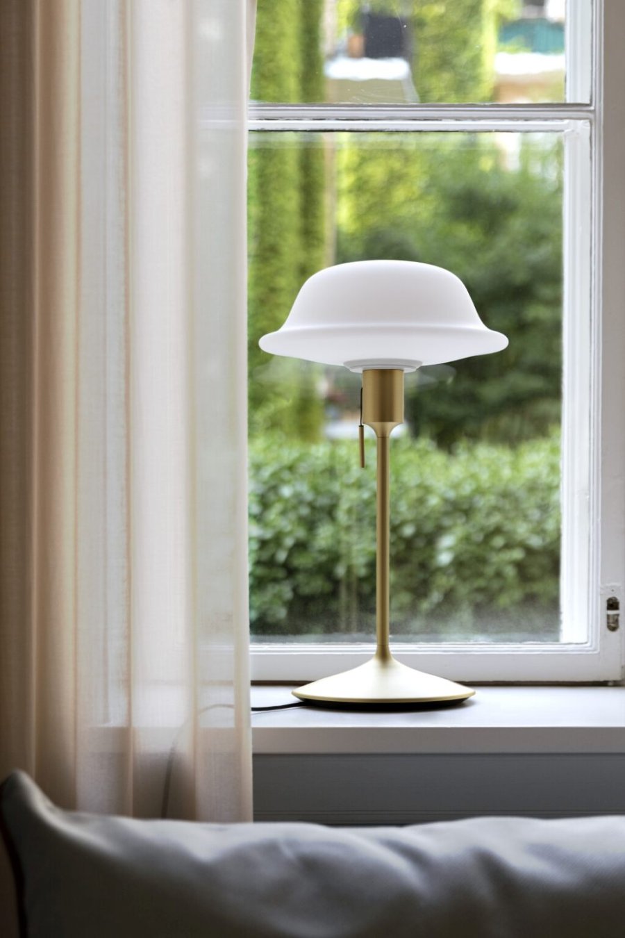 UMAGE Butler Bordlampe H54,9 cm, B�rstet Messing