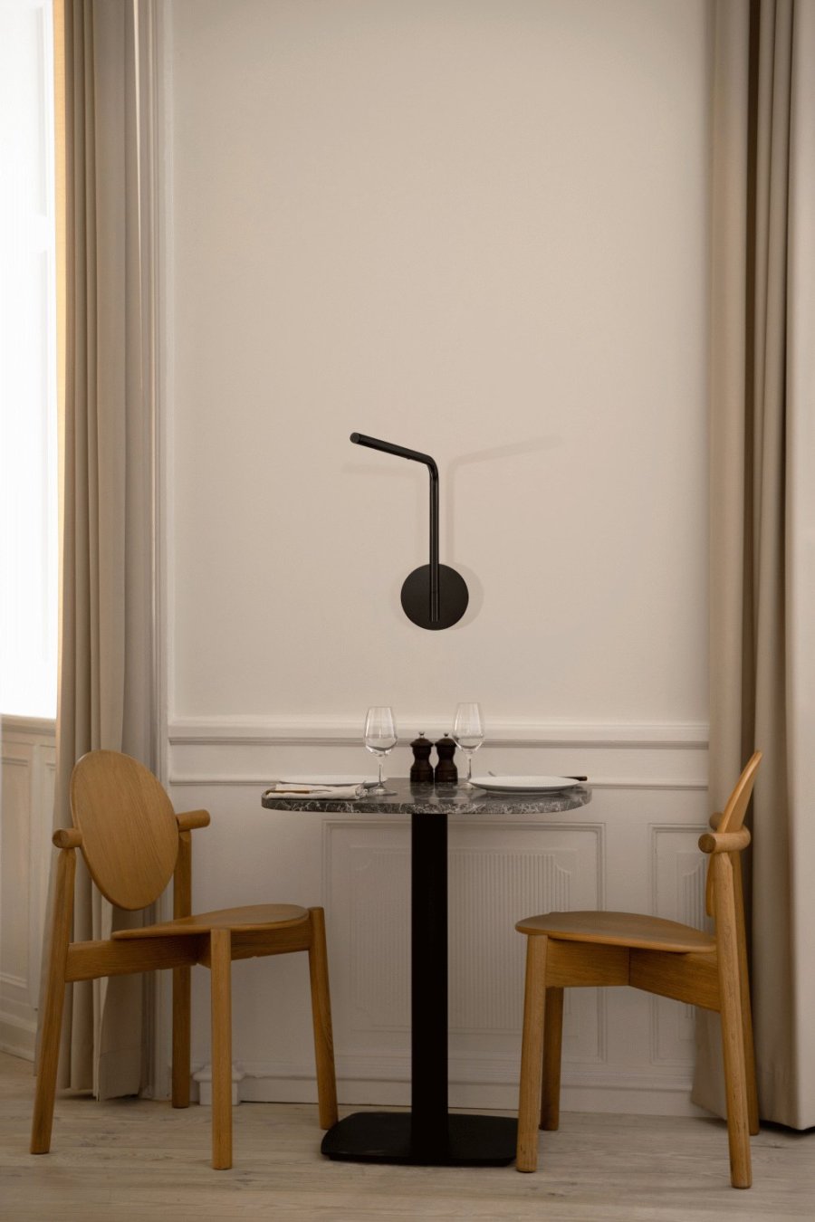 Umage Omni Pivot V�glampe 36,7 cm, Sort