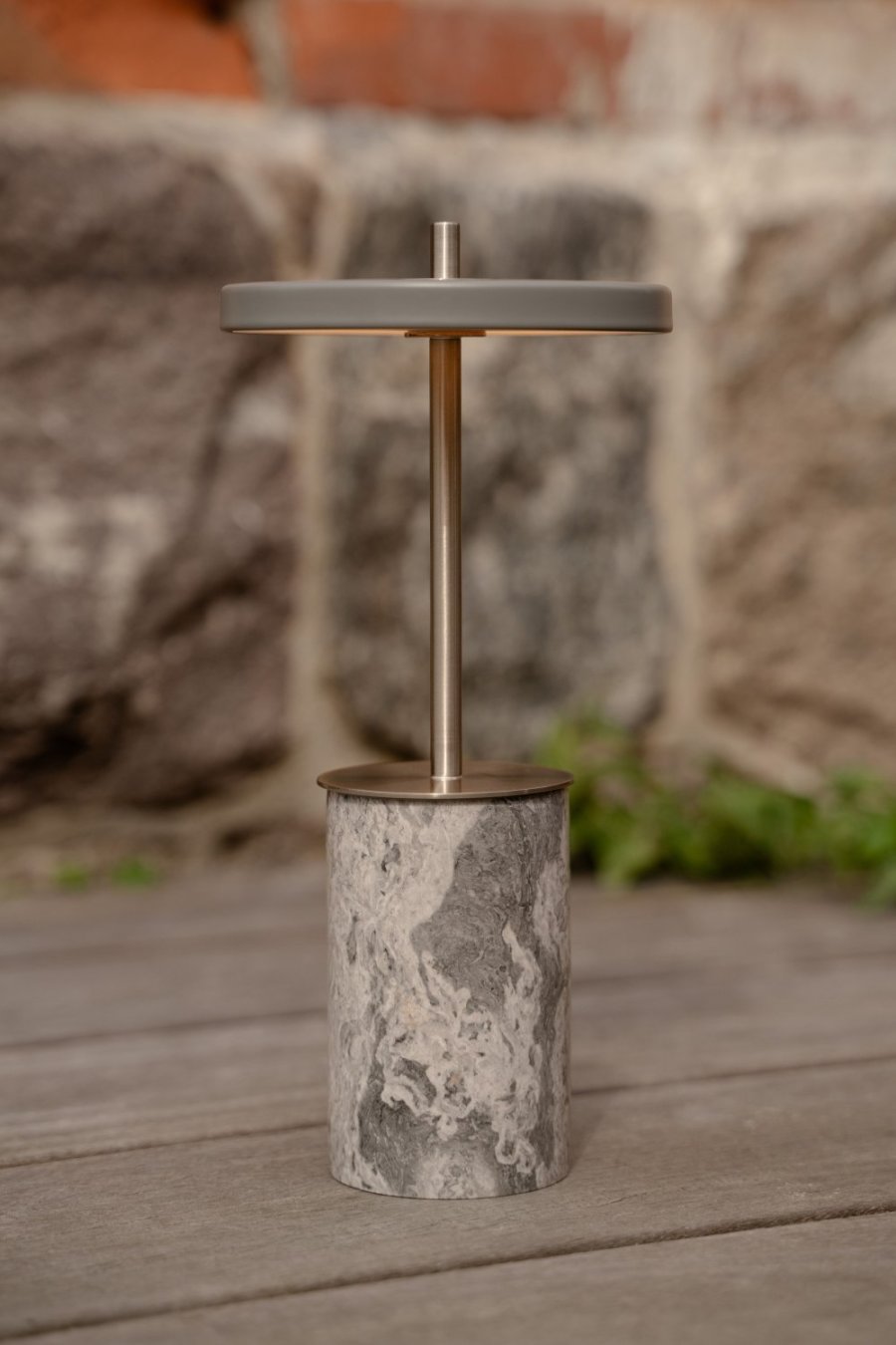 UMAGE Asteria Move Mini Tr�dl�s Bordlampe LED H25,5 cm, Grey Marble Steel