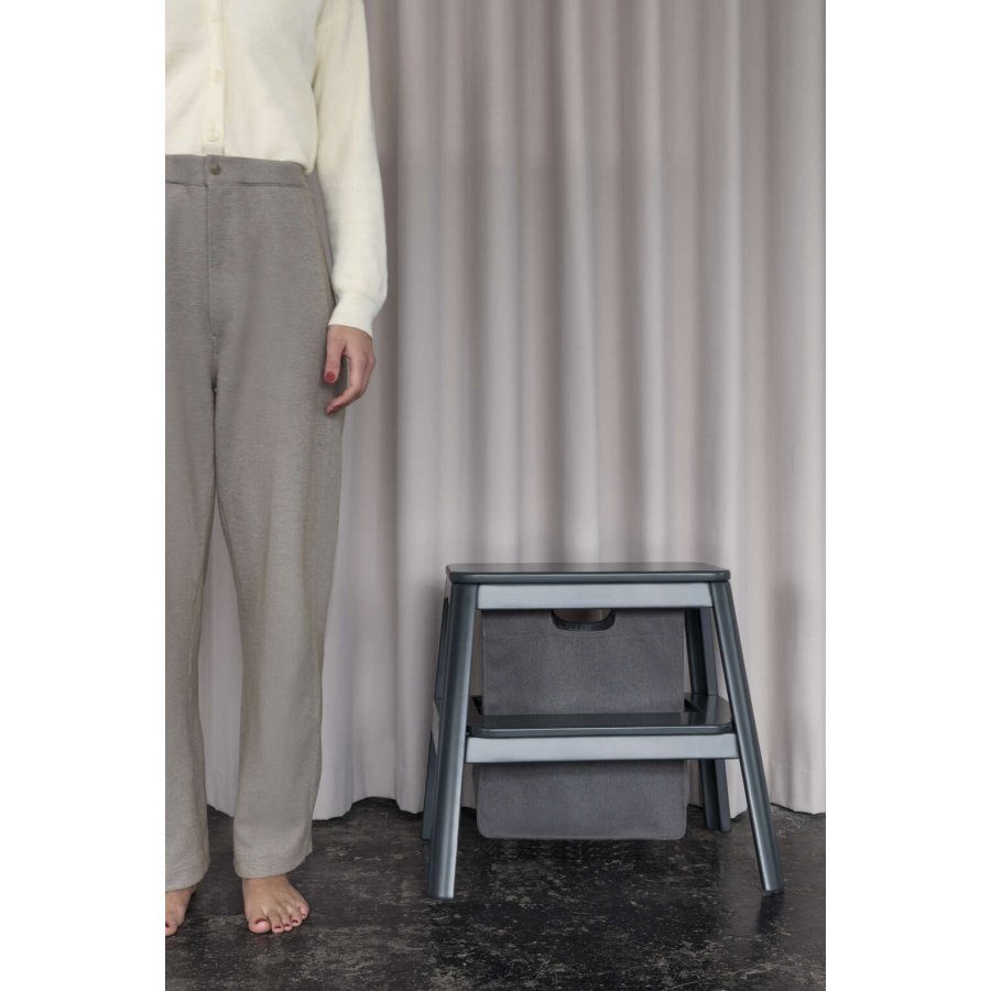 UMAGE Step it up Taburet H48 cm, Anthracite Grey