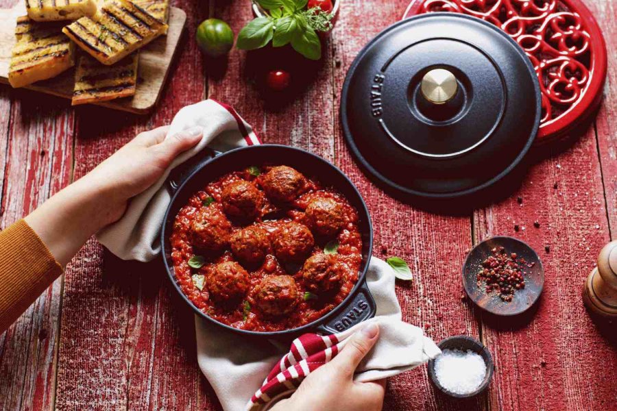 Staub Auflaufform mit Deckel 20 cm, Schwarz