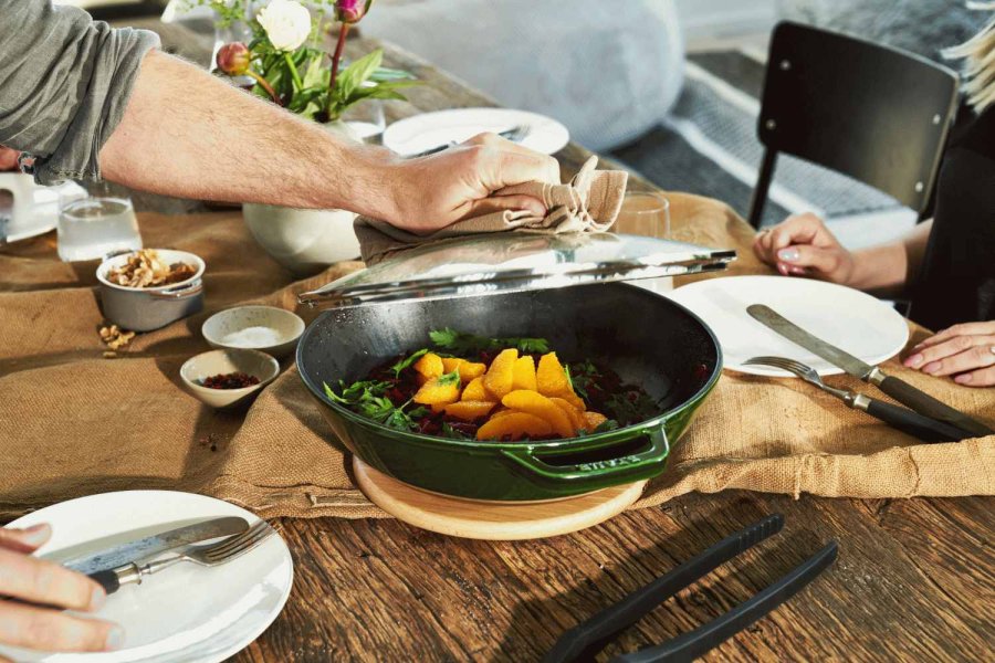 Staub Wokpfanne mit Glasdeckel 30 cm, Basilikum