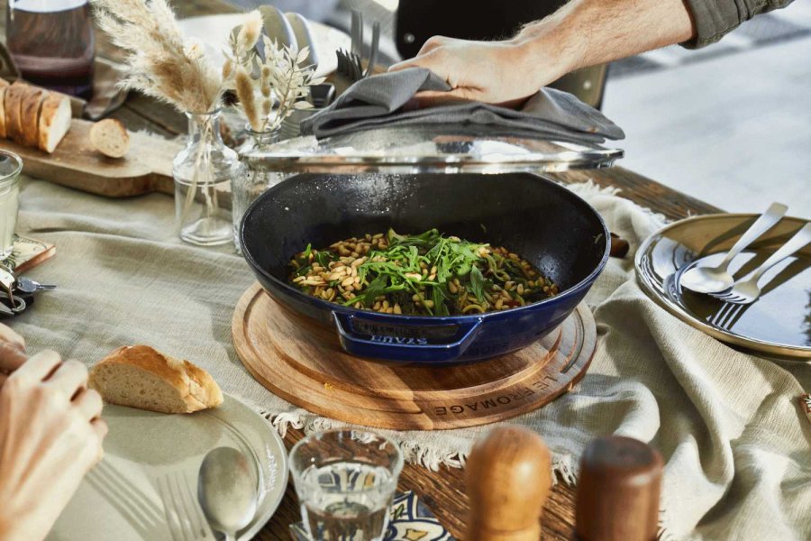 Staub Wokpfanne mit Glasdeckel 30 cm, Dunkelblau