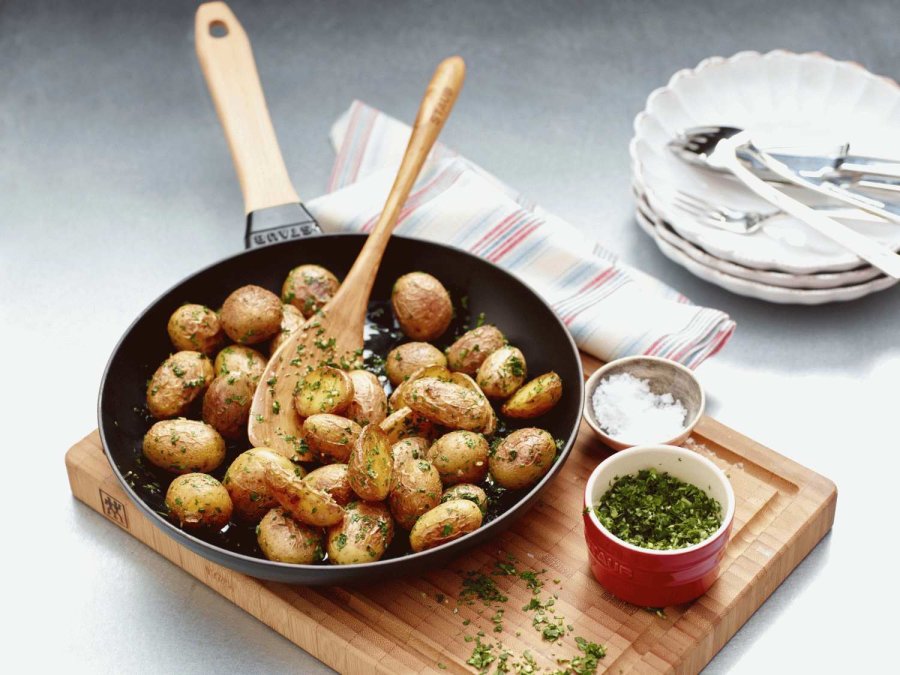 Staub Bratpfanne mit Holzgriff 26 cm