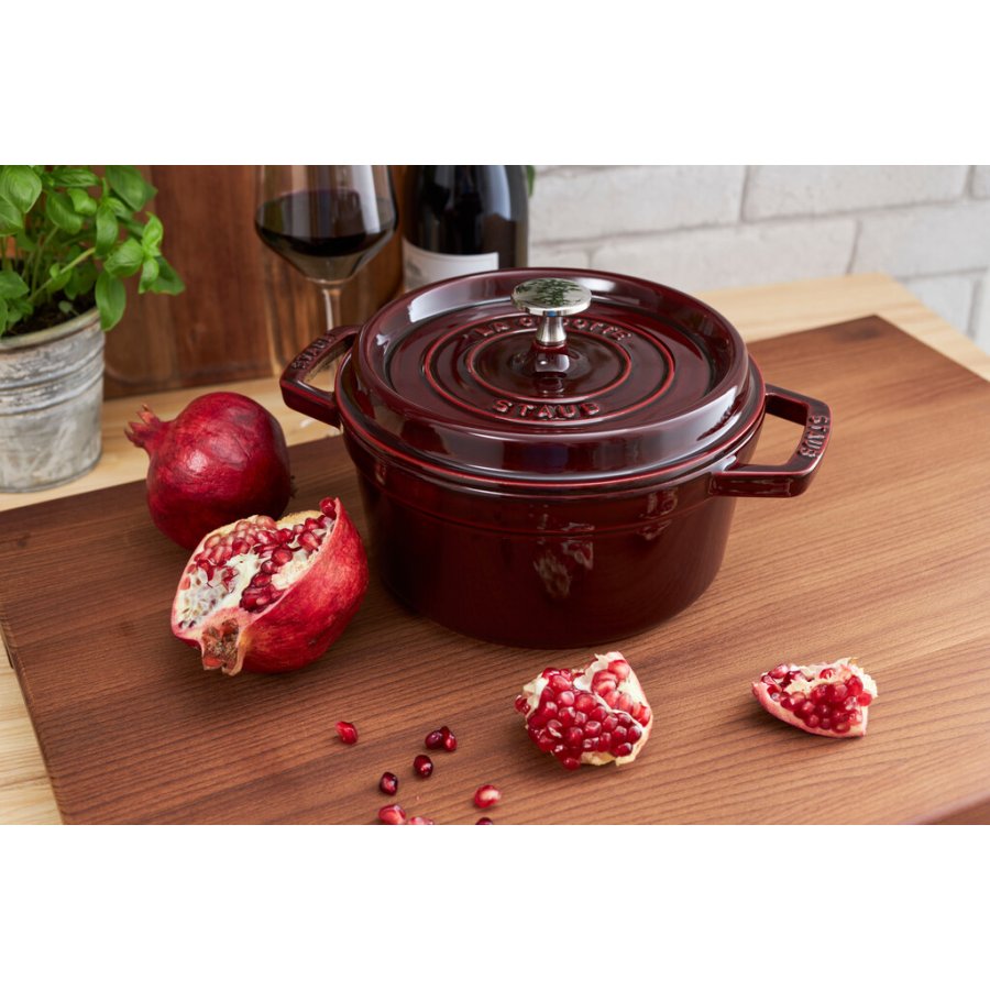 Staub La Cocotte Brter aus Gusseisen 24 cm/3.8 L, Grenadine