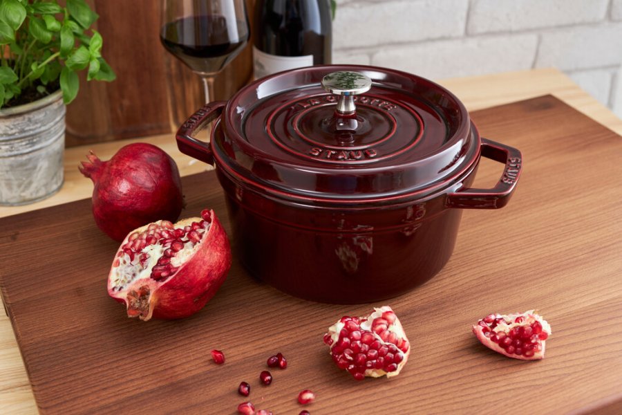 Staub La Cocotte Brter aus Gusseisen 24 cm/3.8 L, Grenadine