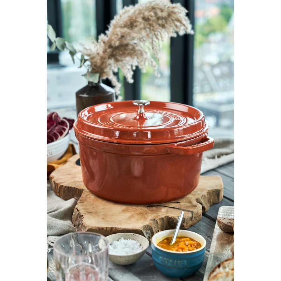 Staub La Cocotte Bräter aus Gusseisen 26 cm/5,2 L, Zimt