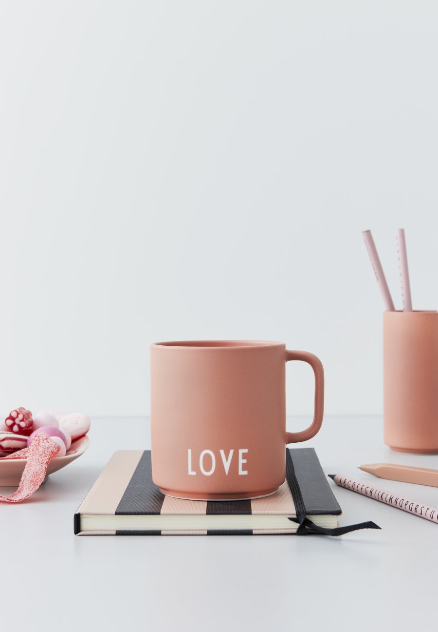 DESIGN LETTERS Lieblingstasse mit Henckel Love, Nude