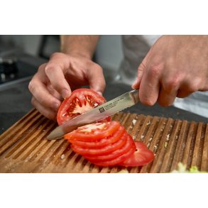 Zwilling FOUR STAR Tomatkniv Bølgeskær 13 cm, Sort