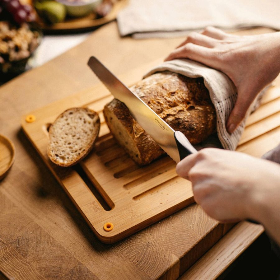 Fiskars Essential Brotmesser 23 cm