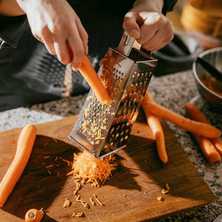 Fiskars Essential Reibe 23 cm