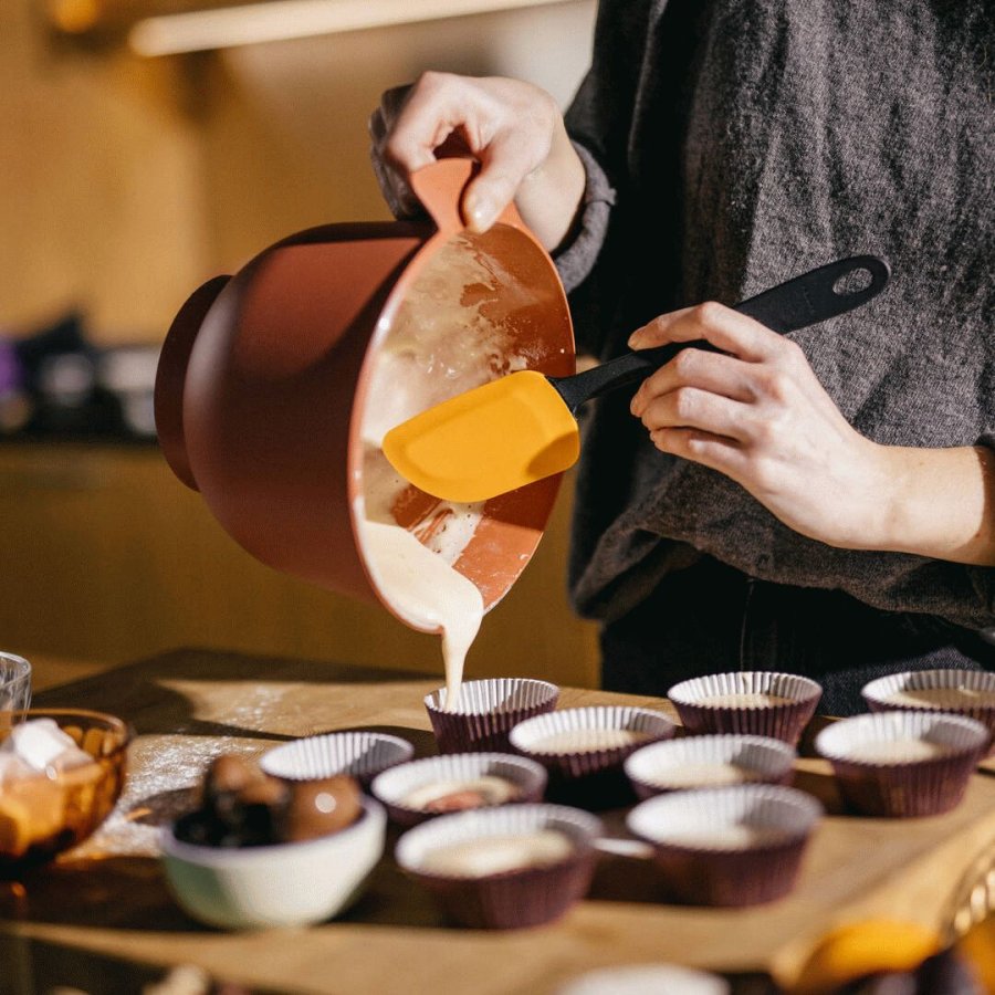 Fiskars Essential Teigschaber 26,5 cm