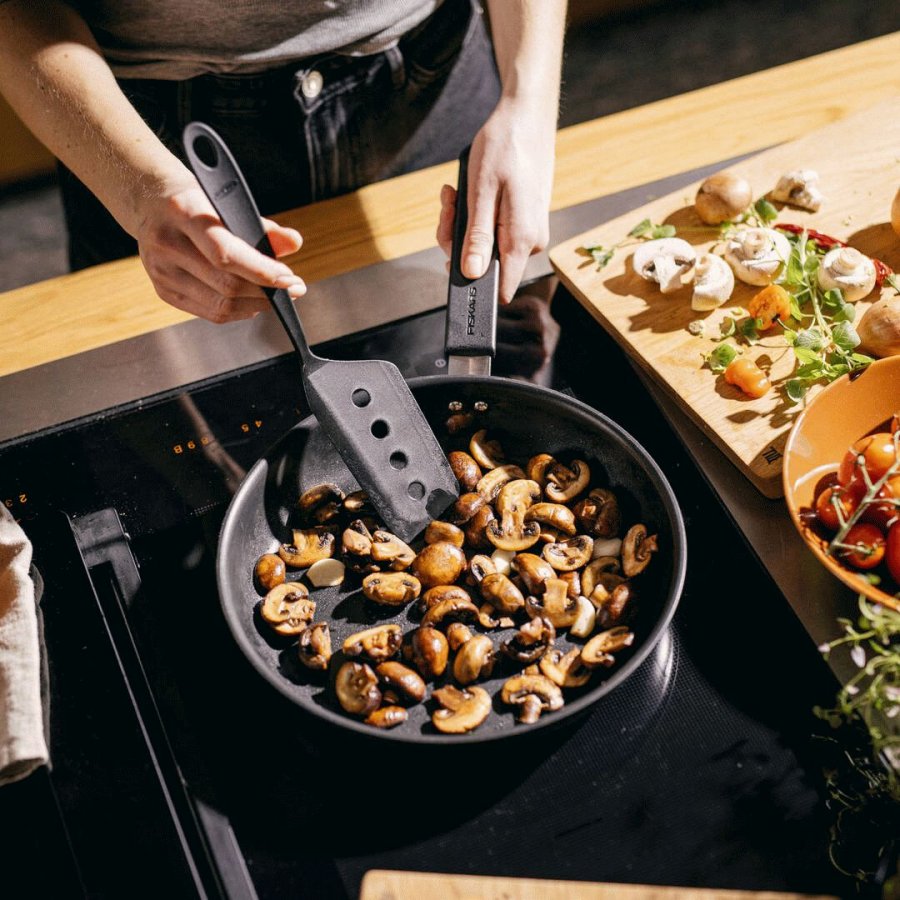 Fiskars Essential Pfannenwender 38 cm, Schwarz