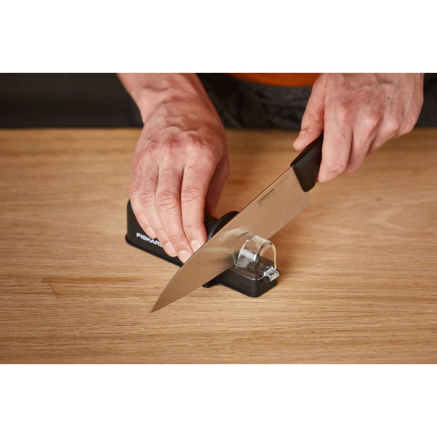 Fiskars Essential Roll-Sharp Messersch�rfer 22,7 cm