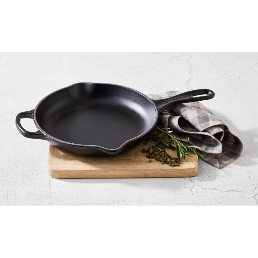 Le Creuset Signature Stbejernspande 23 cm, Mat Sort