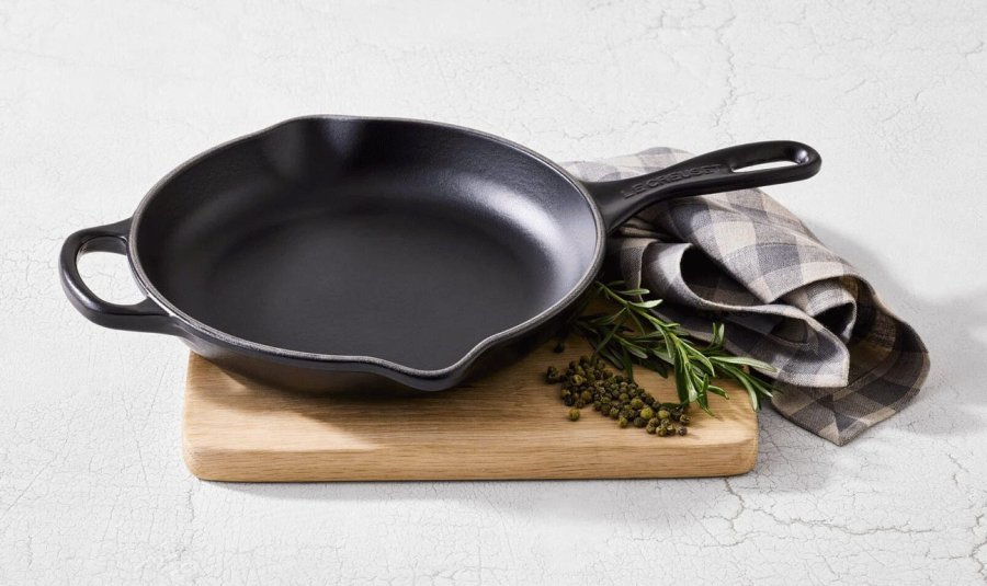 Le Creuset Signature Stbejernspande 23 cm, Mat Sort